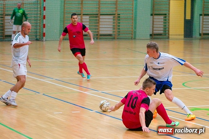 Zdjęcie w galerii na portalu naszraciborz.pl: Nieudana pogoń Żorskiej. OSK Elka na kolanach wiadomości z regionu