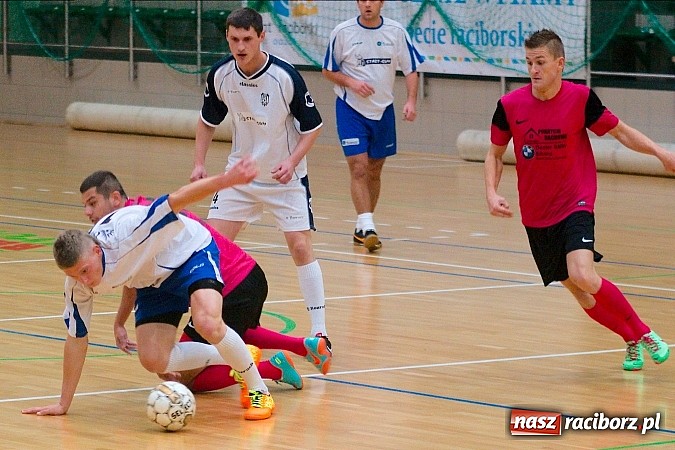 Zdjęcie w galerii na portalu naszraciborz.pl: Nieudana pogoń Żorskiej. OSK Elka na kolanach wiadomości z regionu