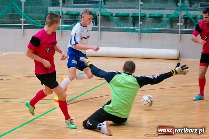 Zdjęcie w galerii na portalu naszraciborz.pl: Nieudana pogoń Żorskiej. OSK Elka na kolanach wiadomości z regionu