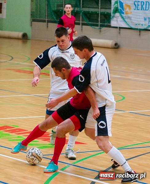 Zdjęcie w galerii na portalu naszraciborz.pl: Nieudana pogoń Żorskiej. OSK Elka na kolanach wiadomości z regionu
