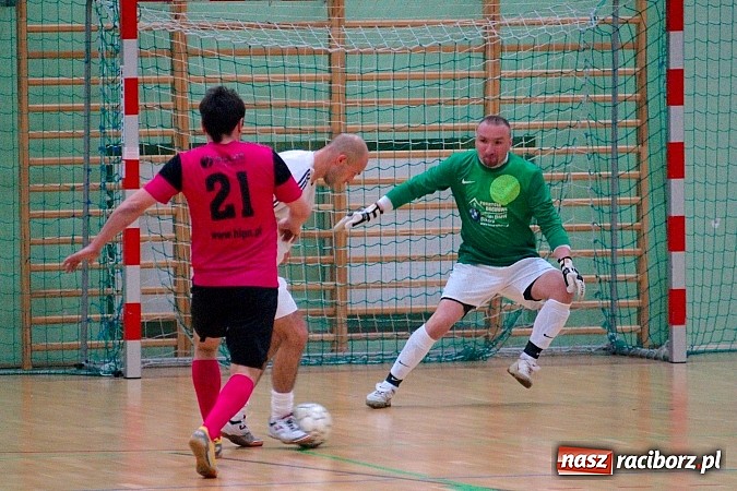 Zdjęcie w galerii na portalu naszraciborz.pl: Nieudana pogoń Żorskiej. OSK Elka na kolanach wiadomości z regionu