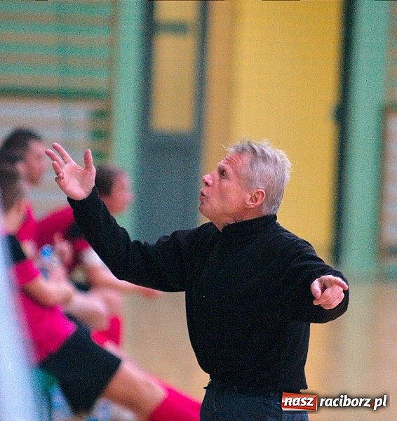 Zdjęcie w galerii na portalu naszraciborz.pl: Nieudana pogoń Żorskiej. OSK Elka na kolanach wiadomości z regionu