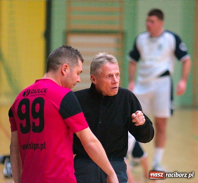 Zdjęcie w galerii na portalu naszraciborz.pl: Nieudana pogoń Żorskiej. OSK Elka na kolanach wiadomości z regionu