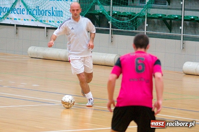 Zdjęcie w galerii na portalu naszraciborz.pl: Nieudana pogoń Żorskiej. OSK Elka na kolanach wiadomości z regionu