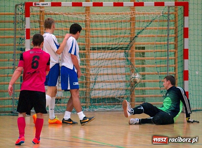 Zdjęcie w galerii na portalu naszraciborz.pl: Nieudana pogoń Żorskiej. OSK Elka na kolanach wiadomości z regionu