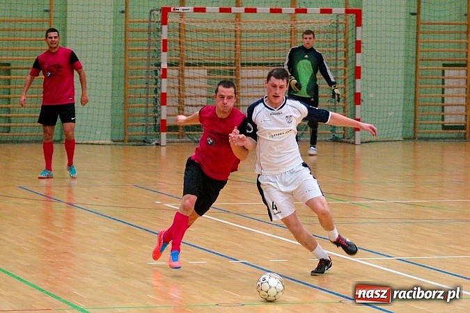 Zdjęcie w galerii na portalu naszraciborz.pl: Nieudana pogoń Żorskiej. OSK Elka na kolanach wiadomości z regionu