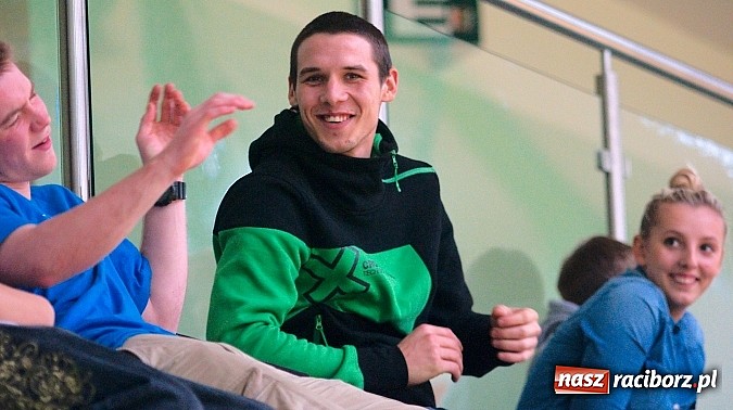 Zdjęcie w galerii na portalu naszraciborz.pl: Nieudana pogoń Żorskiej. OSK Elka na kolanach wiadomości z regionu