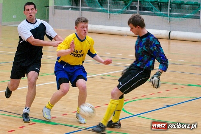Zdjęcie w galerii na portalu naszraciborz.pl: Nieudana pogoń Żorskiej. OSK Elka na kolanach wiadomości z regionu