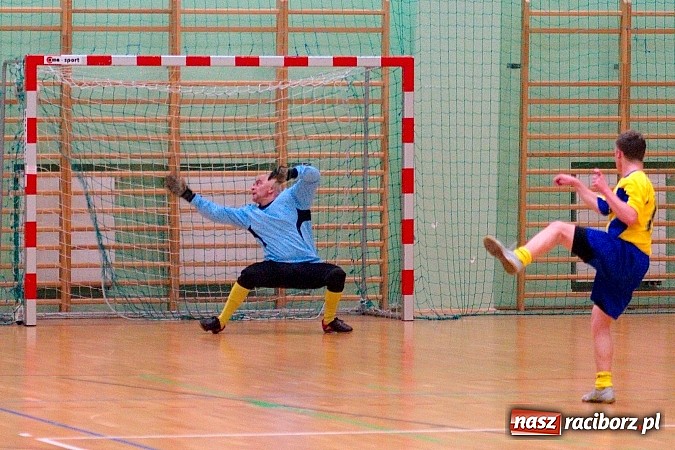 Zdjęcie w galerii na portalu naszraciborz.pl: Nieudana pogoń Żorskiej. OSK Elka na kolanach wiadomości z regionu