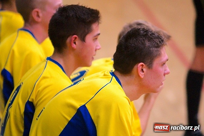 Zdjęcie w galerii na portalu naszraciborz.pl: Nieudana pogoń Żorskiej. OSK Elka na kolanach wiadomości z regionu