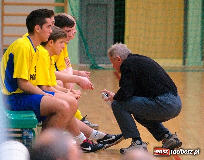 Zdjęcie w galerii na portalu naszraciborz.pl: Nieudana pogoń Żorskiej. OSK Elka na kolanach wiadomości z regionu