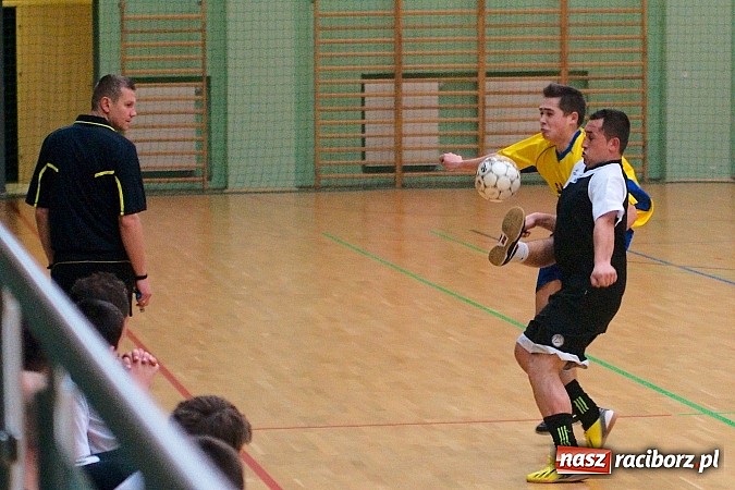 Zdjęcie w galerii na portalu naszraciborz.pl: Nieudana pogoń Żorskiej. OSK Elka na kolanach wiadomości z regionu