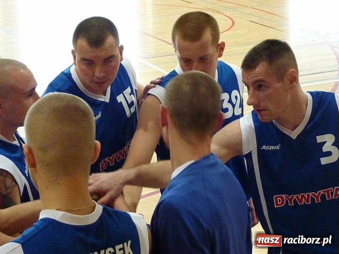 Zdjęcie w galerii na portalu naszraciborz.pl: Ciekawe gry w amatorskiej lidze w Rudniku wiadomości z regionu