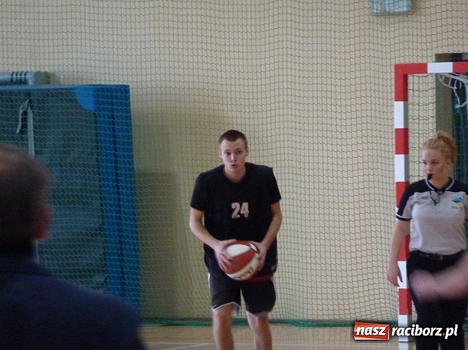 Zdjęcie w galerii na portalu naszraciborz.pl: Ciekawe gry w amatorskiej lidze w Rudniku wiadomości z regionu