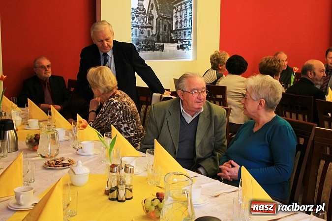 Zdjęcie w galerii na portalu naszraciborz.pl: Seniorzy z Centrum świętowali w Raciborskiej wiadomości z regionu
