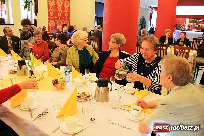 Zdjęcie w galerii na portalu naszraciborz.pl: Seniorzy z Centrum świętowali w Raciborskiej wiadomości z regionu
