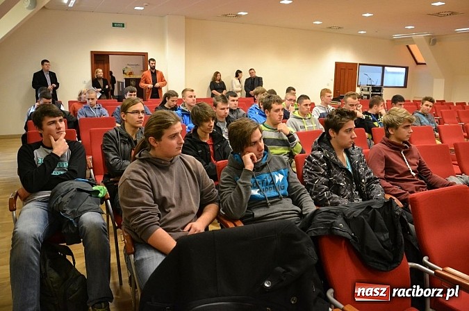 Zdjęcie w galerii na portalu naszraciborz.pl: Biznes spotkał się z młodzieżą na zamku wiadomości z regionu