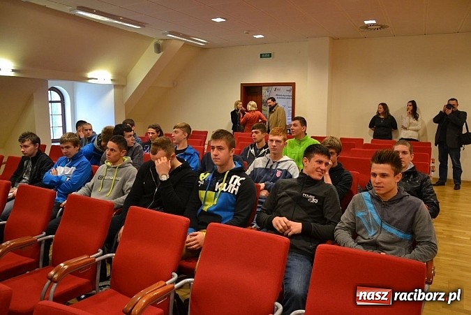 Zdjęcie w galerii na portalu naszraciborz.pl: Biznes spotkał się z młodzieżą na zamku wiadomości z regionu