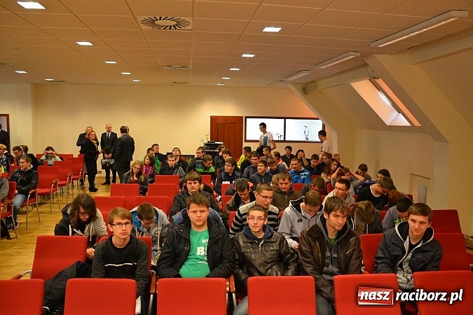 Zdjęcie w galerii na portalu naszraciborz.pl: Biznes spotkał się z młodzieżą na zamku wiadomości z regionu