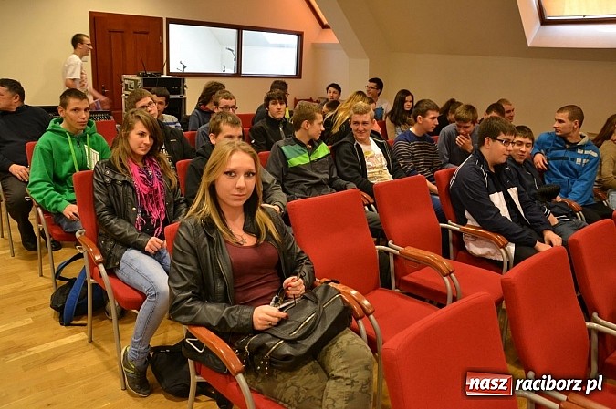 Zdjęcie w galerii na portalu naszraciborz.pl: Biznes spotkał się z młodzieżą na zamku wiadomości z regionu