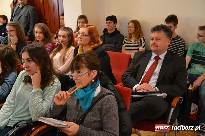 Zdjęcie w galerii na portalu naszraciborz.pl: Biznes spotkał się z młodzieżą na zamku wiadomości z regionu