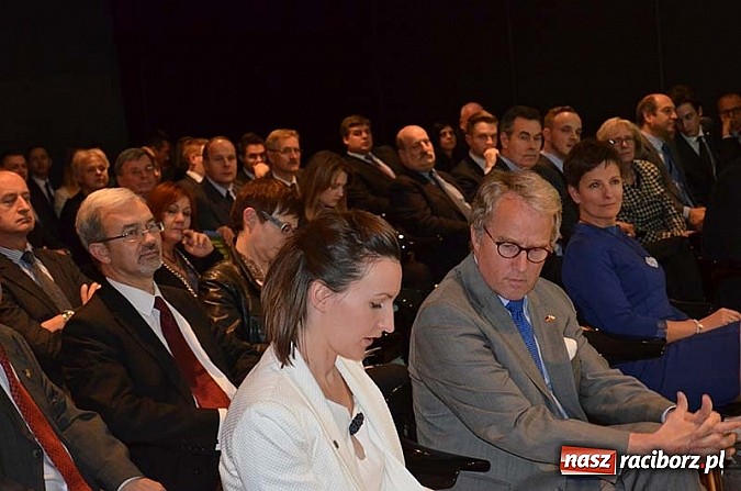Zdjęcie w galerii na portalu naszraciborz.pl: Międzynarodowa debata o klimacie z udziałem Funduszu wiadomości z regionu