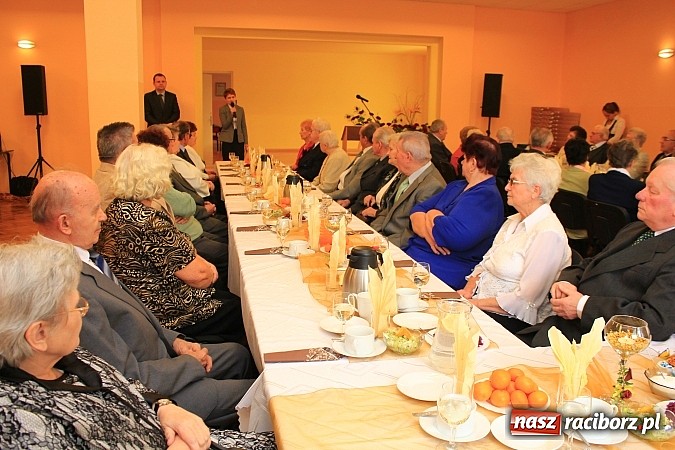 Zdjęcie w galerii na portalu naszraciborz.pl: 20 par z gminy Kornowac otrzymało medale za długoletnie pożycie małżeńskie wiadomości z regionu