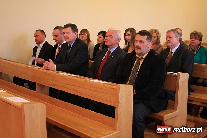 Zdjęcie w galerii na portalu naszraciborz.pl: Pracownicy socjalni świętowali w Pogrzebieniu wiadomości z regionu