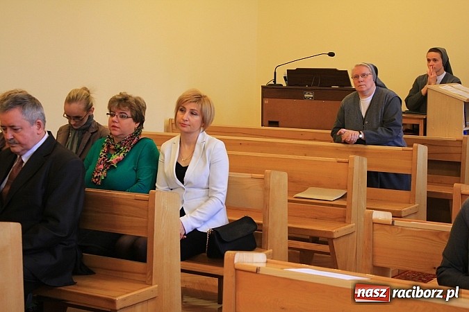 Zdjęcie w galerii na portalu naszraciborz.pl: Pracownicy socjalni świętowali w Pogrzebieniu wiadomości z regionu