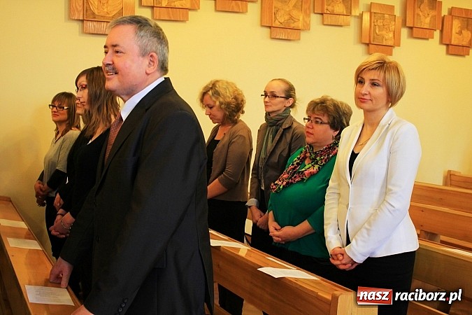 Zdjęcie w galerii na portalu naszraciborz.pl: Pracownicy socjalni świętowali w Pogrzebieniu wiadomości z regionu