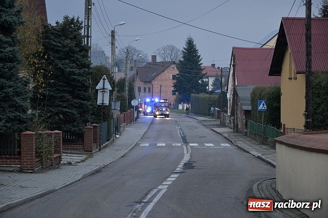 Zdjęcie w galerii na portalu naszraciborz.pl: Zajechał strażacki mercedes do Krzyżanowic wiadomości z regionu
