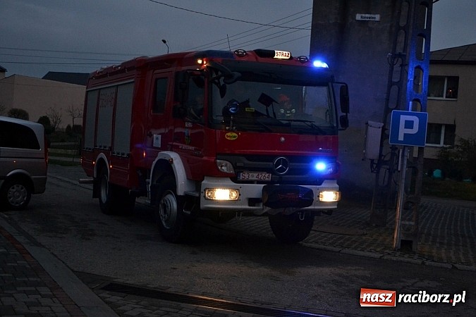 Zdjęcie w galerii na portalu naszraciborz.pl: Zajechał strażacki mercedes do Krzyżanowic wiadomości z regionu