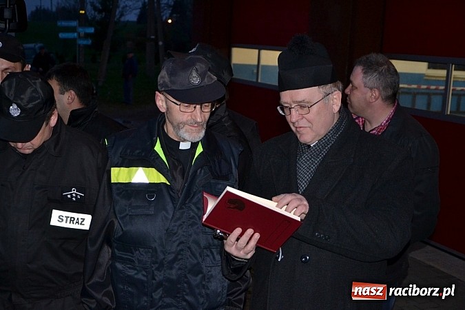 Zdjęcie w galerii na portalu naszraciborz.pl: Zajechał strażacki mercedes do Krzyżanowic wiadomości z regionu