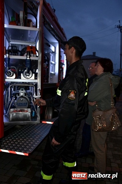 Zdjęcie w galerii na portalu naszraciborz.pl: Zajechał strażacki mercedes do Krzyżanowic wiadomości z regionu
