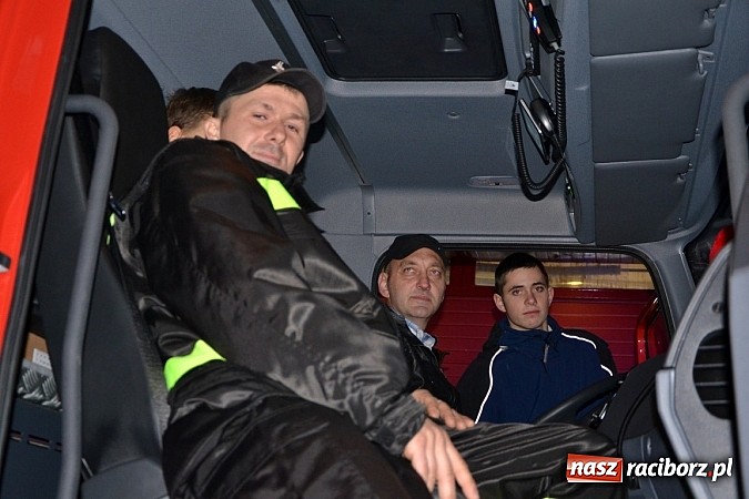 Zdjęcie w galerii na portalu naszraciborz.pl: Zajechał strażacki mercedes do Krzyżanowic wiadomości z regionu