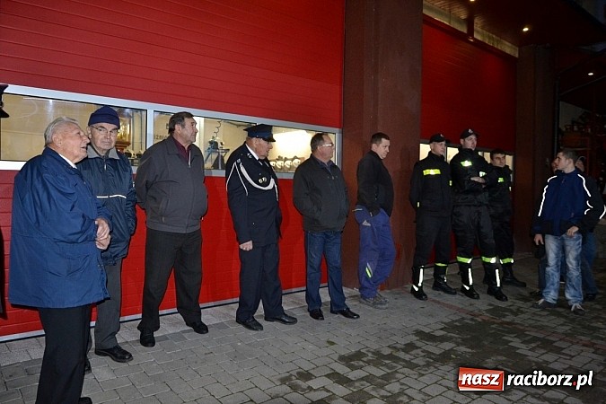 Zdjęcie w galerii na portalu naszraciborz.pl: Zajechał strażacki mercedes do Krzyżanowic wiadomości z regionu