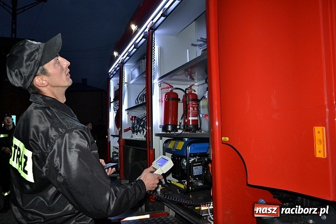 Zdjęcie w galerii na portalu naszraciborz.pl: Zajechał strażacki mercedes do Krzyżanowic wiadomości z regionu