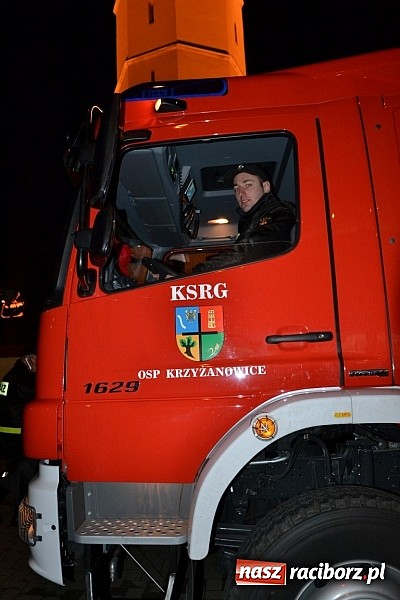 Zdjęcie w galerii na portalu naszraciborz.pl: Zajechał strażacki mercedes do Krzyżanowic wiadomości z regionu
