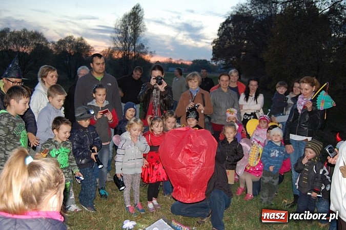 Zdjęcie w galerii na portalu naszraciborz.pl: Maluchy z Chałupek z przyrodą są za pan brat wiadomości z regionu