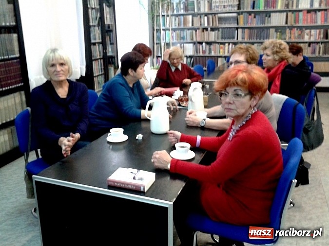 Zdjęcie w galerii na portalu naszraciborz.pl: Raciborscy seniorzy spotkali się z Hanną Bakułą wiadomości z regionu