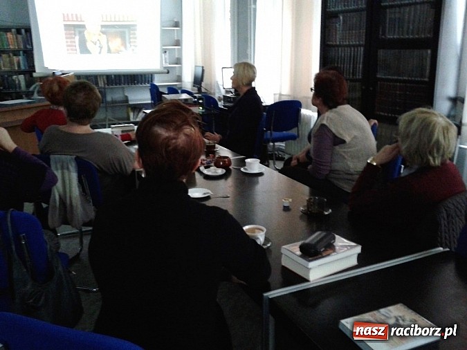 Zdjęcie w galerii na portalu naszraciborz.pl: Raciborscy seniorzy spotkali się z Hanną Bakułą wiadomości z regionu