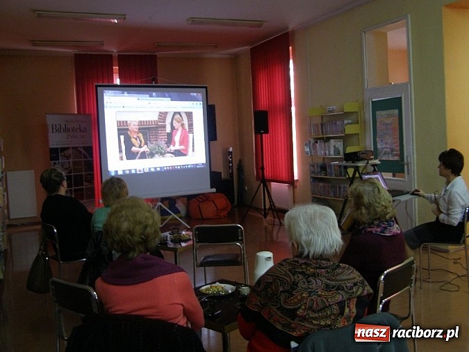 Zdjęcie w galerii na portalu naszraciborz.pl: Raciborscy seniorzy spotkali się z Hanną Bakułą wiadomości z regionu