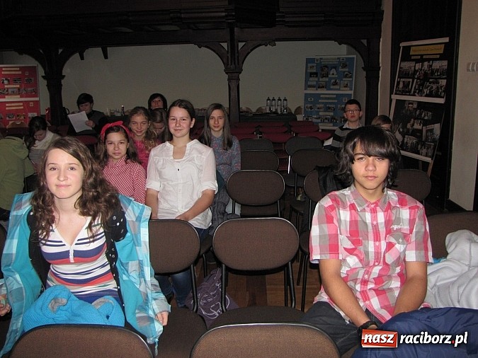 Zdjęcie w galerii na portalu naszraciborz.pl: Młodzi monodramiści z Raciborza na konkursie w G5 wiadomości z regionu