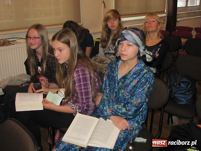 Zdjęcie w galerii na portalu naszraciborz.pl: Młodzi monodramiści z Raciborza na konkursie w G5 wiadomości z regionu