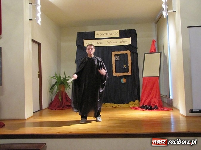 Zdjęcie w galerii na portalu naszraciborz.pl: Młodzi monodramiści z Raciborza na konkursie w G5 wiadomości z regionu
