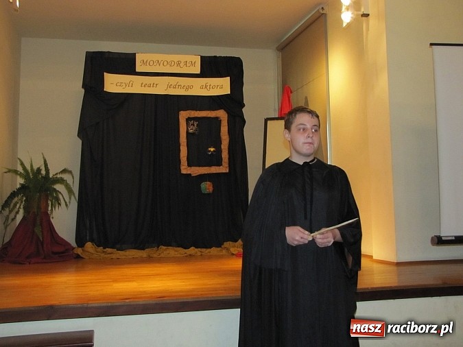 Zdjęcie w galerii na portalu naszraciborz.pl: Młodzi monodramiści z Raciborza na konkursie w G5 wiadomości z regionu