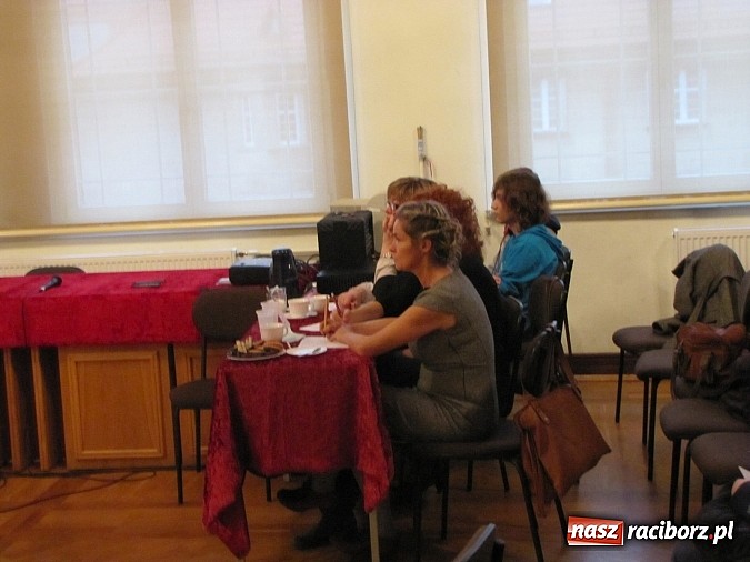 Zdjęcie w galerii na portalu naszraciborz.pl: Młodzi monodramiści z Raciborza na konkursie w G5 wiadomości z regionu