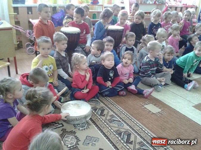 Zdjęcie w galerii na portalu naszraciborz.pl: Afrykańskie klimaty w Przedszkolu nr 17 wiadomości z regionu