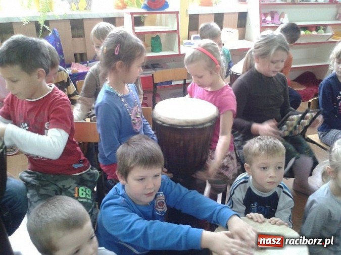 Zdjęcie w galerii na portalu naszraciborz.pl: Afrykańskie klimaty w Przedszkolu nr 17 wiadomości z regionu