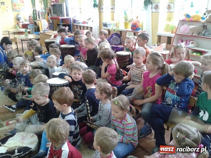 Zdjęcie w galerii na portalu naszraciborz.pl: Afrykańskie klimaty w Przedszkolu nr 17 wiadomości z regionu